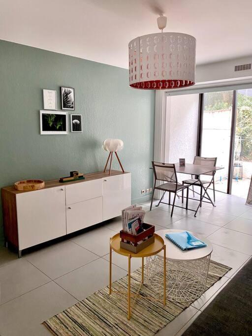 Appartement-jardinet 300 M St Palais Sur *
